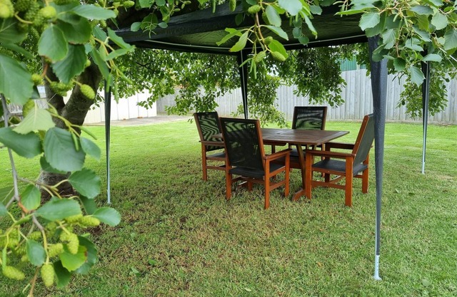 Comfy Ocean Getaway with Boat or Caravan Space & Unlimited Wi-Fi & Netlfix!