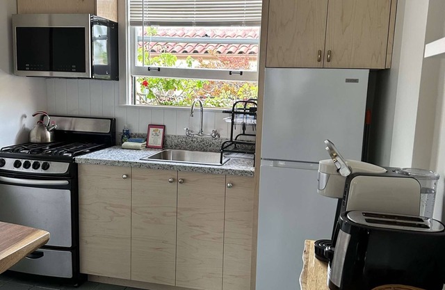 Comfy Room in Marina Close to Presidio with Parking