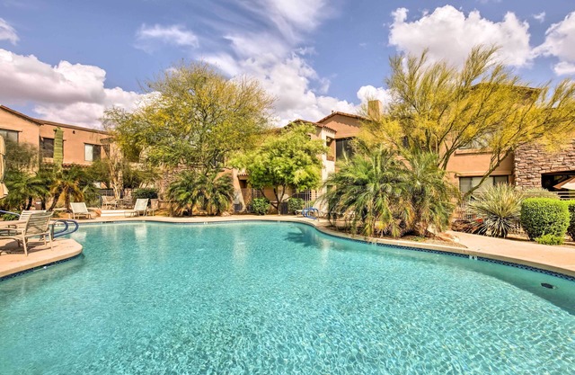 Community Pool, Golf & Tennis: Scottsdale Retreat