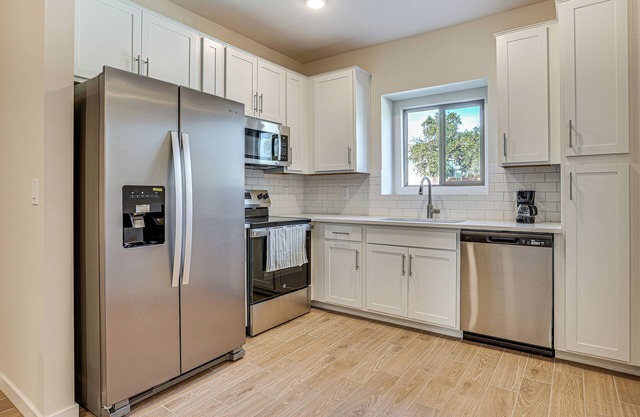 Community Pool & Hiking Trails: Phoenix Condo!