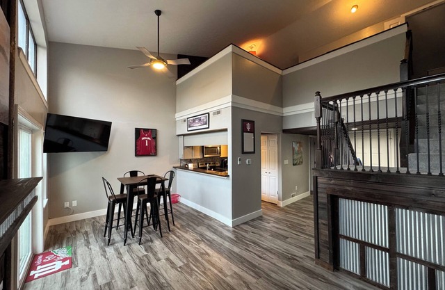 Completely updated Monroe Lake Condo with private loft, steps to pool and tennis