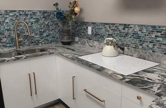 Connie's Cottage - Guest Suite|Temple Terrace