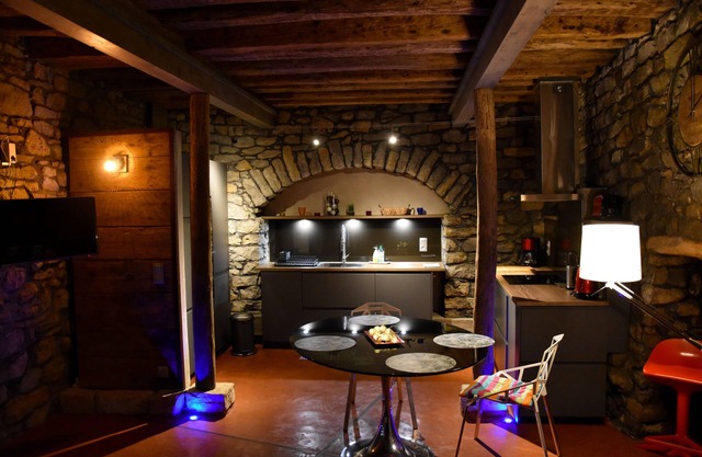 Contemporary cellar in the heart of Arbois KV'O37