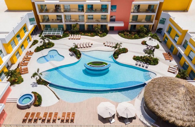 Contemporary Room w/Relaxing Island View | Outdoor Pool & Free Parking