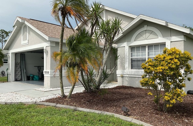 Convenient 3-bedroom home with WiFi, AC,in peaceful Punta Gorda