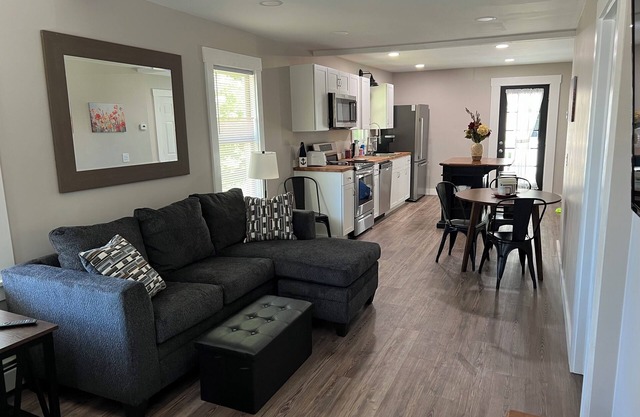 Convenient family and dog friendly Brewer/Bangor home.