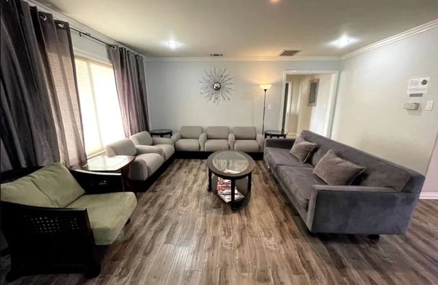 Convenient LA Area HUGE 7 bedroom, 4 baths GORGEOUS HOME