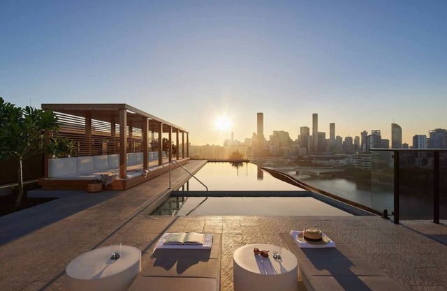 Conveniently located 2BR apt w/rooftop pool @Milt