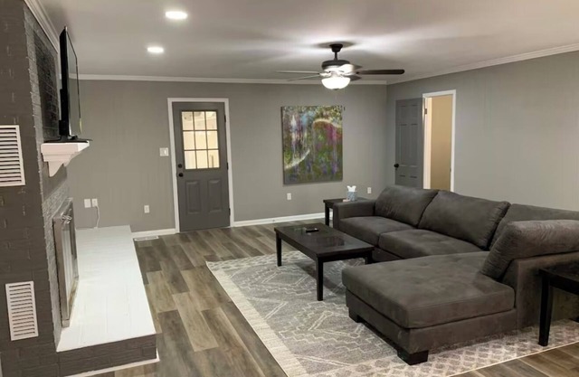 Conway White House: Sleeps 18, Game Room, Pool