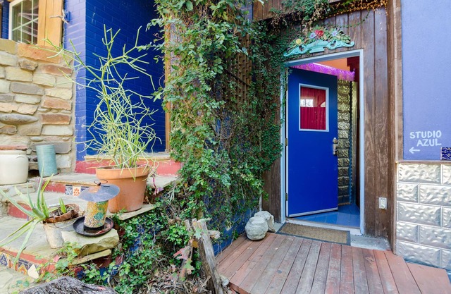Cool Art/Living Space & Studio - Near Soco & Downtown!