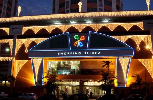 Corner with Saens Peña Subway / Easy access to downtown and beaches
