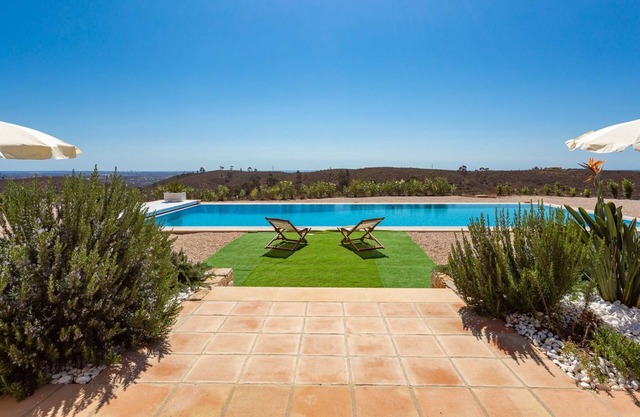 Corte Velada Guest House - Room 5 by LovelyStay