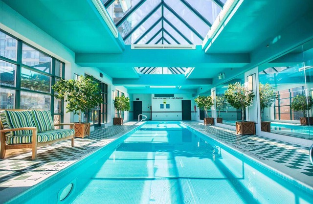 Cosmopolitan Charm: Fine Dining, City Proximity, and Luxury Accommodations