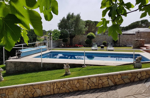 Costa Brava holiday home with garden, pool and sports court. ideal families