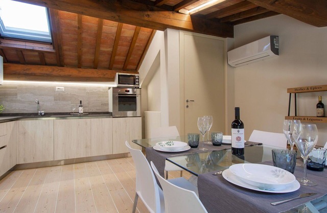 Cosy apartment for 6 people with WIFI, A/C, TV, patio, pets allowed, panoramic view and parking