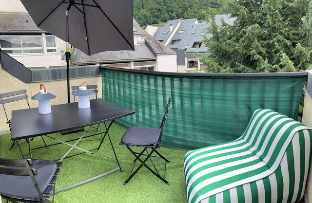Cosy and quiet T3 in the heart of the village. Balcony, parking,