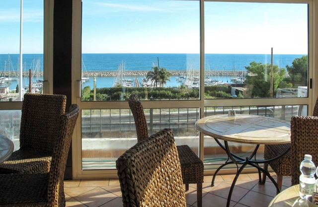 Cosy apartment in villa for 4 people with A/C, WIFI, TV, terrace, pets allowed and parking