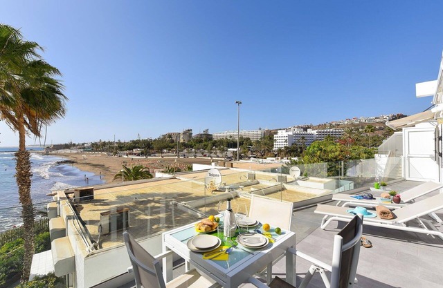 Cosy apartment for 6 people with WIFI, A/C, TV, terrace, pets allowed and parking