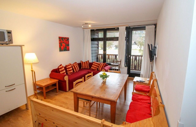 Cosy apartment for 8 people with WIFI, TV, balcony and parking