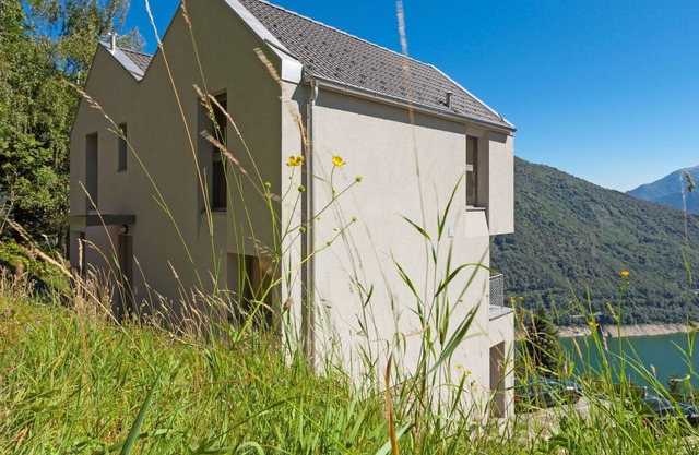 Cosy apartment for 4 people with WIFI, TV, patio, pets allowed, panoramic view and parking