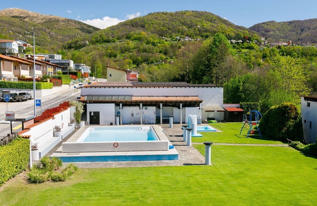 Cosy apartment for 5 guests with pool, WIFI, TV, patio, pets allowed, panoramic view and parking