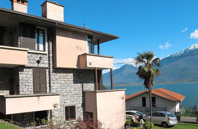 Cosy apartment for 6 people with hot tub, WIFI, TV, patio, pets allowed and parking