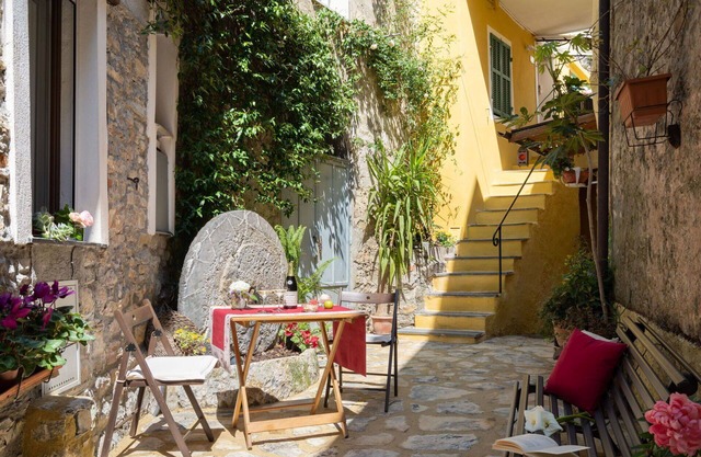 Cosy apartment for 4 people with A/C, WIFI, TV, terrace, pets allowed and parking