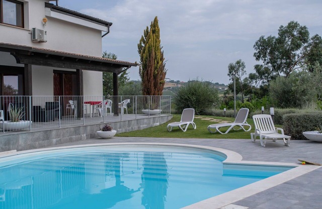 Cosy apartment in villa with A/C, WIFI, pool, TV, patio, pets allowed, panoramic view and parking