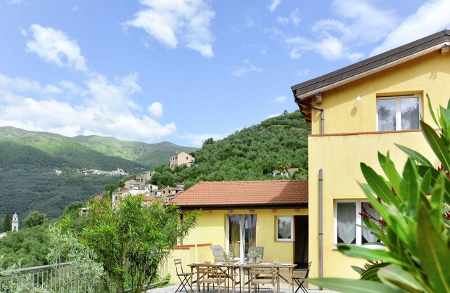 Cosy apartment for 24 guests with private pool, TV, patio, pets allowed, panoramic view and park.