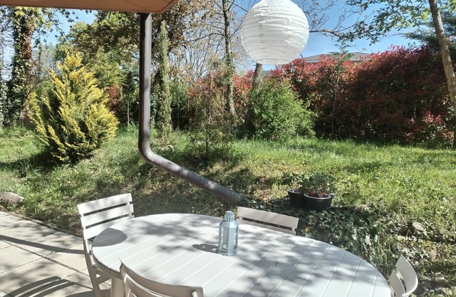 Cosy apartment with terrace and garden view 3 minutes from the lake