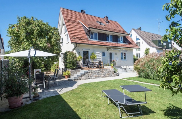 Cosy Attic Apartment “Haus Sonnenschein” with Wi-Fi, Terrace & Garden
