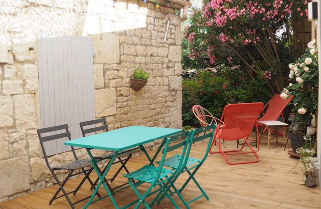 Cosy, bright house + terrace in the center of Surgères
