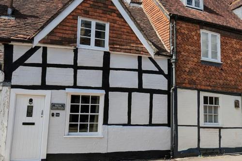 Cosy character cottage in central Marlborough UK
