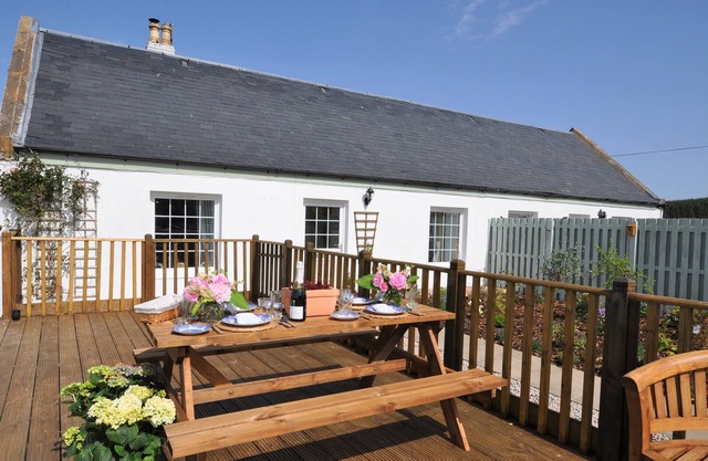 Cosy Country Cottage in Burns Country, close to the Ayrshire Beaches