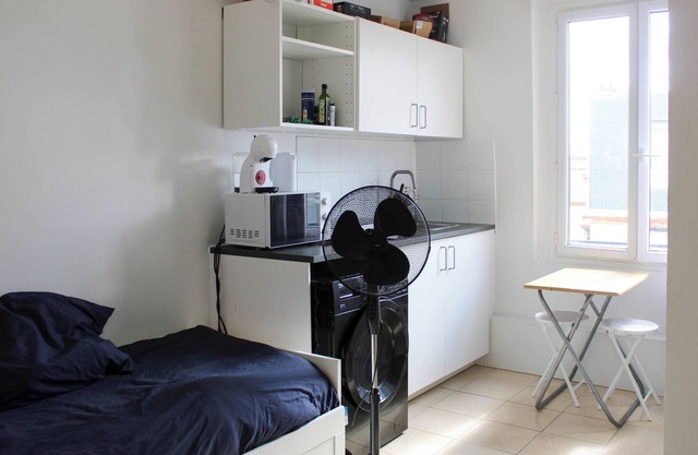 Cosy, fully-equipped studio near Paris