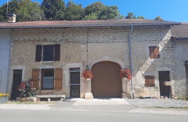 Cosy house in the heart of the Hérisson lakes and waterfalls region