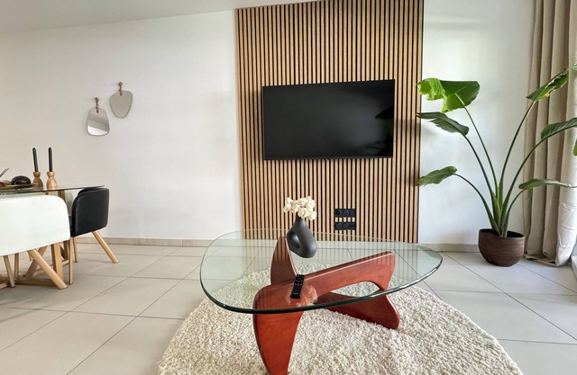Cosy, modern apartment in the Hôpitaux-Facultés district
