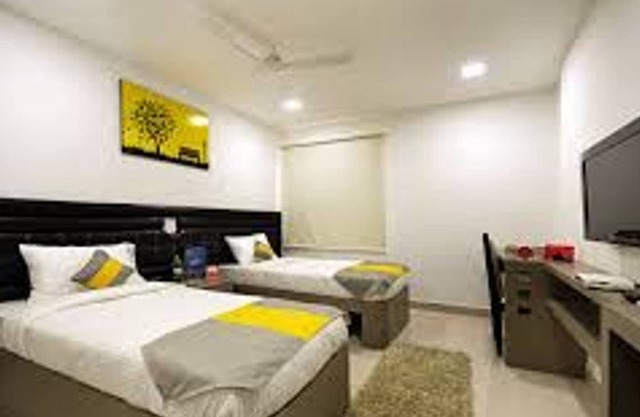 Cosy Room With Private Bath And Work Desk