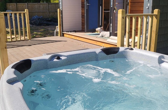 Cosy, Secluded Pod With Hot Tub in North Wales Within Easy Reach to Chester