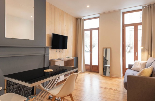Cosy Stay in Bagnères – Renovated Studio Bastan, Balcony, Ultra-Fast Wi-Fi, Near Thermal Baths