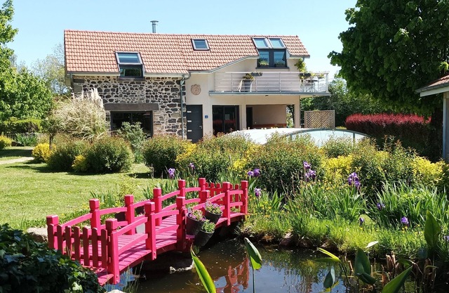 Cottage 3 * near Gour deTazenat, Sioule valley and Volcano Park.