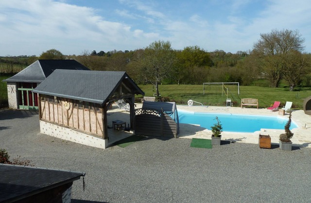 Cottage 5 people with swimming pool and possibility of 4-person gite and reception room
