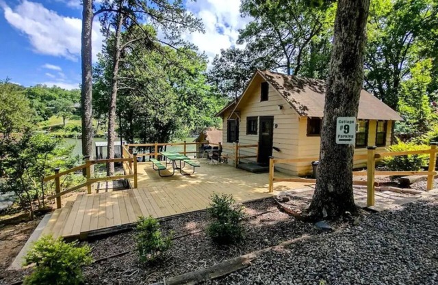 Cottage # 9 - Lakeview One Bedroom Pet Friendly