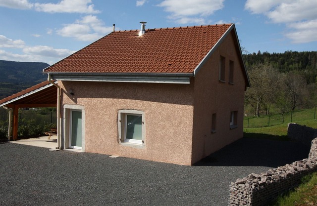 Cottage for 4 with covered terrace, private parking, pet-friendly