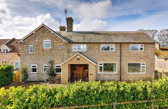 Cottage in Crimplesham with Games Room & Garden