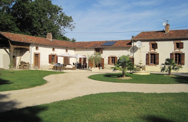 Cottage in Pyrenees with Pool & Golf