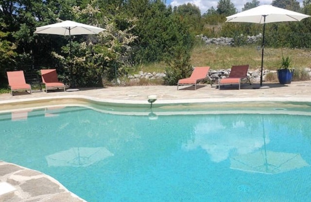 Cottage 'La Buisse - Les 2 Gites' with Mountain View, Shared Terrace and Wi-Fi
