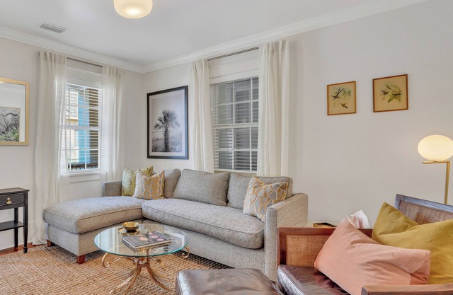 Cottage Near Forsyth Park, Heated Pool Access