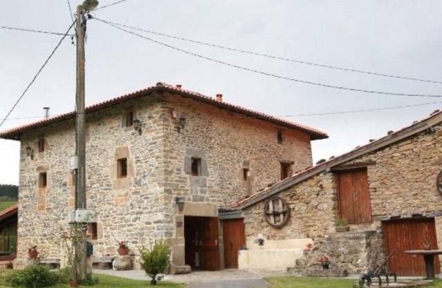 Cottage Pikatzaenea for 10 people For discounts call the owner.