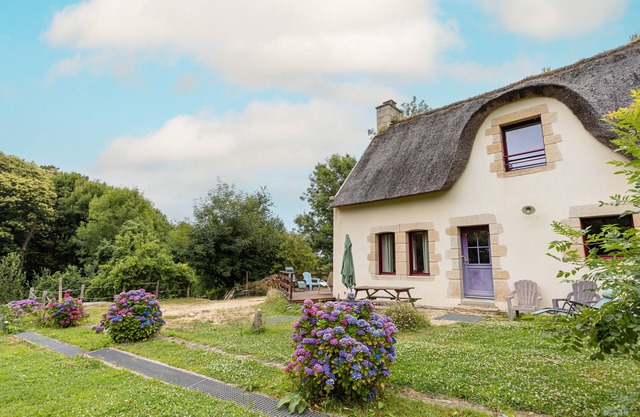 Cottage 'Ti Nevez' with Private Terrace, Private Garden and Wi-Fi